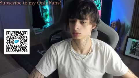 Snapshot of oliverrgroove chatting on 11.12.25 oliverrgroove online show from 11.12.25