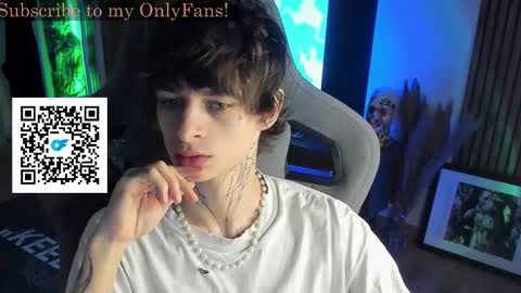 Snapshot of oliverrgroove chatting on 11.15.25 oliverrgroove online show from 11.15.25