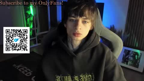 Snapshot of oliverrgroove chatting on 11.16.25 oliverrgroove online show from 11.16.25