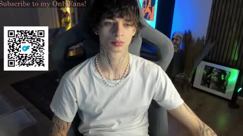 Snapshot of oliverrgroove chatting on 11.25.25 oliverrgroove online show from 11.25.25