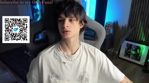 Snapshot of oliverrgroove chatting on 11.26.25 oliverrgroove online show from 11.26.25