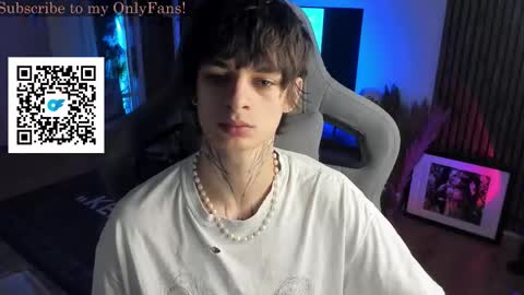 Snapshot of oliverrgroove chatting on 11.27.25 oliverrgroove online show from 11.27.25