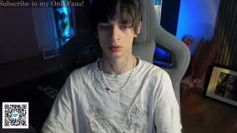 Snapshot of oliverrgroove chatting on 11.28.25 oliverrgroove online show from 11.28.25