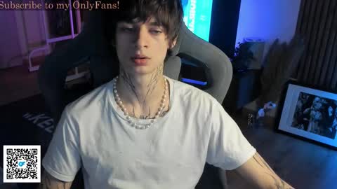 Snapshot of oliverrgroove chatting on 11.30.25 oliverrgroove online show from 11.30.25