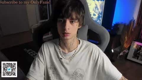 Snapshot of oliverrgroove chatting on 12.02.25 oliverrgroove online show from 12.02.25