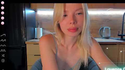Snapshot of olivia_bells chatting on 06.25.26 Olivia 3 online show from 06.25.26