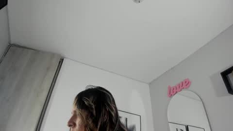 Snapshot of olivia_collisn chatting on 09.17.25 Olivia Collins online show from 09.17.25