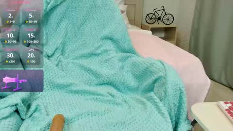 Snapshot of olivia_k_ chatting on 10.06.25 Olivia Hi guys Follow me  online show from 10.06.25
