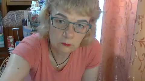 Olivia Mia online show from 05.07.26