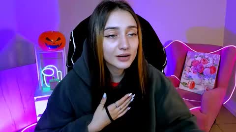 olivia_norton_ online show from 10.24.25