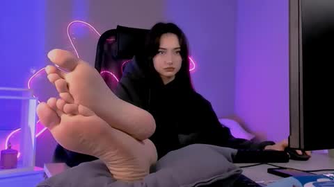 olivia_norton_ online show from 02.05.26