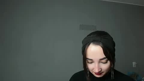 Snapshot of olivia_oliv chatting on 12.14.25 Olivia online show from 12.14.25