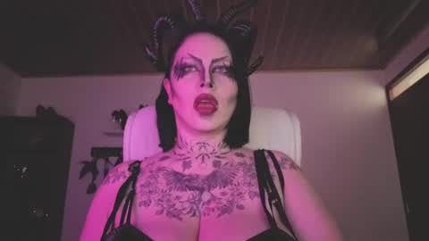   online show from 11.04.25