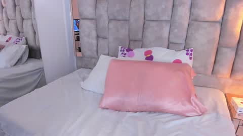 Olivia Evangelista online show from 12.17.24