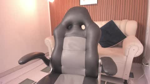 Olivia Evangelista online show from 02.08.25