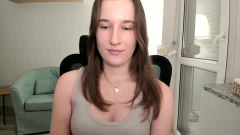 Snapshot of oliviaaa2003 chatting on 12.16.24 Oliwiaa2004 online show from 12.16.24