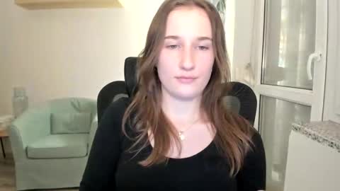 Snapshot of oliviaaa2003 chatting on 12.28.24 Oliwiaa2004 online show from 12.28.24