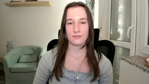 Snapshot of oliviaaa2003 chatting on 02.03.25 Oliwiaa2004 online show from 02.03.25