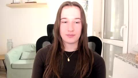 Snapshot of oliviaaa2003 chatting on 03.01.25 Oliwiaa2004 online show from 03.01.25