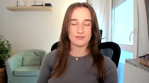 Snapshot of oliviaaa2003 chatting on 09.09.25 Oliwiaa2004 online show from 09.09.25