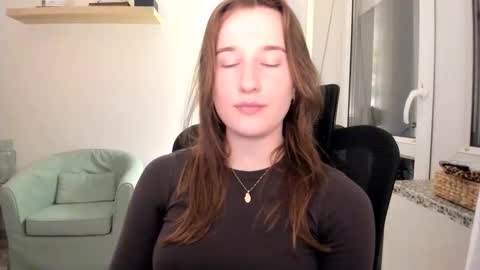 Snapshot of oliviaaa2003 chatting on 09.14.25 Oliwiaa2004 online show from 09.14.25