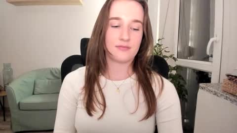 Snapshot of oliviaaa2003 chatting on 09.15.25 Oliwiaa2004 online show from 09.15.25