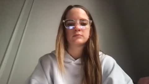 oliviaaraee online show from 02.05.26