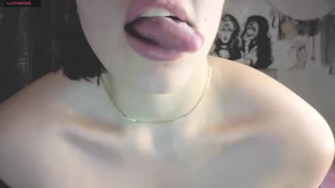 oliviabluee10 online show from 05.20.26