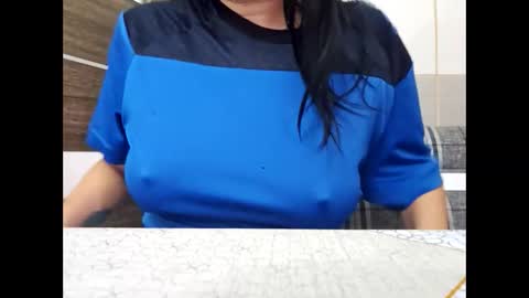 Snapshot of oliviaoly chatting on 12.21.25 Olivia online show from 12.21.25