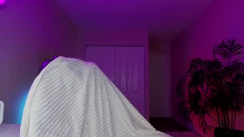 Olivia Owens online show from 02.07.25