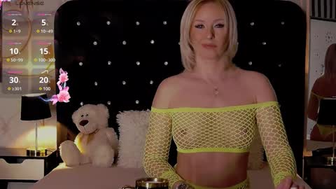 Snapshot of oliviashaw23 chatting on 12.29.24 Olivia online show from 12.29.24