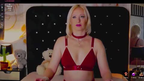 Snapshot of oliviashaw23 chatting on 12.14.25 Olivia online show from 12.14.25