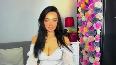 OliviaWomen online show from 12.17.25