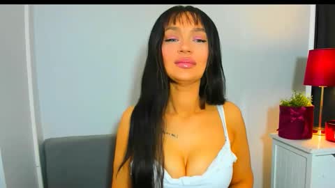 OliviaWomen online show from 04.25.26