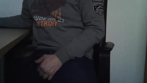 Snapshot of ollo2023 chatting on 12.27.24 Edwin online show from 12.27.24