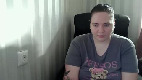 OlyaAndNetty online show from 10.27.25