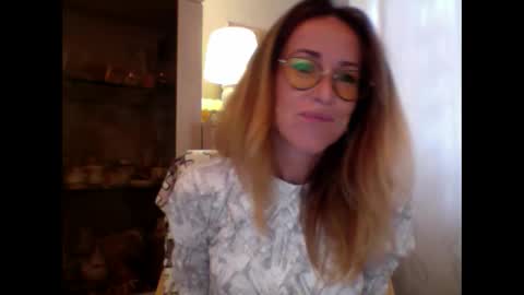 olyra11 online show from 09.12.25