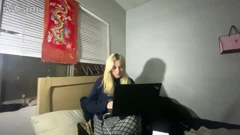 Snapshot of omathena11_11 chatting on 02.12.25 omathena11_11 online show from 02.12.25