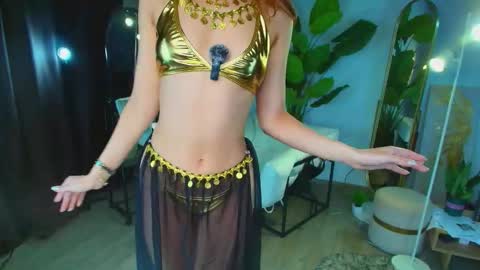 Miss Omelia online show from 05.20.26