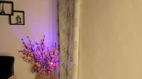 Snapshot of on_tefa chatting on 01.05.25 Violette online show from 01.05.25