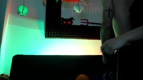 Snapshot of on_tefa chatting on 10.22.25 Violette online show from 10.22.25