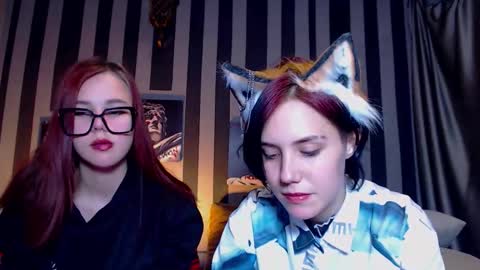 Snapshot of onaloon chatting on 10.27.25 onaloon online show from 10.27.25