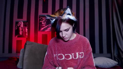 Snapshot of onaloon chatting on 10.30.25 onaloon online show from 10.30.25