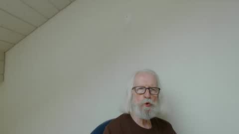 Snapshot of onanister chatting on 06.10.26 Somewhere over the rainbow online show from 06.10.26