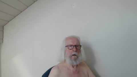 Snapshot of onanister chatting on 07.06.26 Somewhere over the rainbow online show from 07.06.26