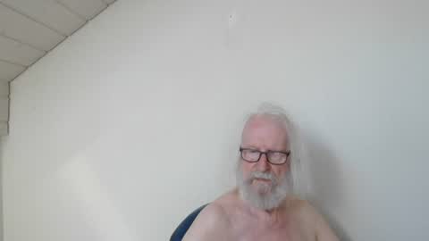 Snapshot of onanister chatting on 07.08.26 Somewhere over the rainbow online show from 07.08.26