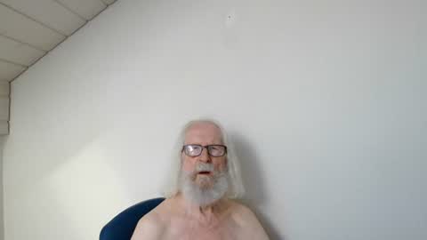 Snapshot of onanister chatting on 08.03.26 Somewhere over the rainbow online show from 08.03.26