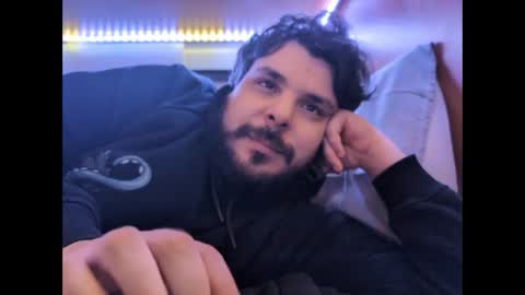 Snapshot of onecrew1 chatting on 11.01.25 onecrew1 online show from 11.01.25