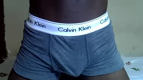 Snapshot of oneinamillionguy chatting on 11.05.25 oneinamillionguy online show from 11.05.25