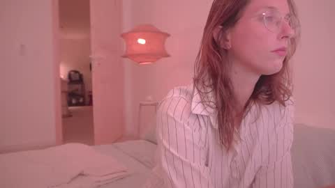 Snapshot of onelittlemermaid chatting on 10.04.25 Ariel online show from 10.04.25